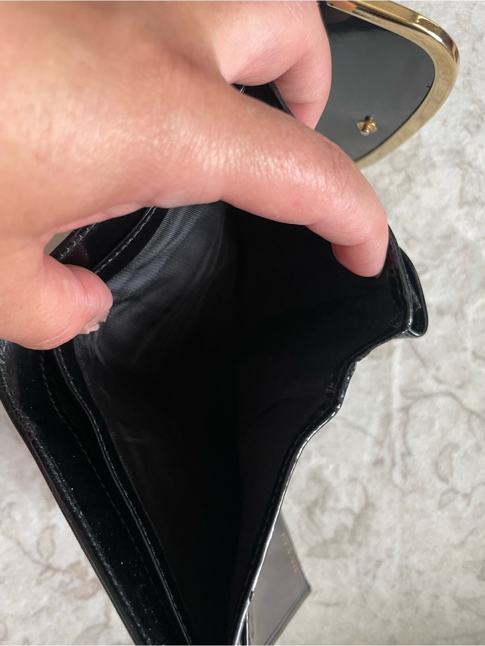 Gucci Black Patent Leather Trifold Wallet with Gold Bar Detail - Picture 6 of 15